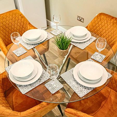 Campbell Park Apartment - City Centre - Free Parking, Balcony, Super-Fast Wifi And Smart Tv With Netflix By Yoko Property มิลตันคีนส์ ภายนอก รูปภาพ