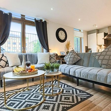 Campbell Park Apartment - City Centre - Free Parking, Balcony, Super-Fast Wifi And Smart Tv With Netflix By Yoko Property มิลตันคีนส์ ภายนอก รูปภาพ