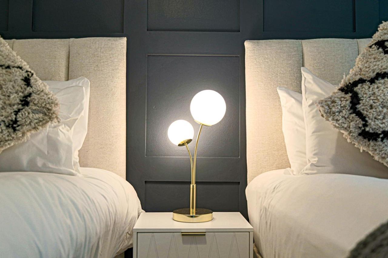 Campbell Park Apartment - City Centre - Free Parking, Balcony, Super-Fast Wifi And Smart Tv With Netflix By Yoko Property มิลตันคีนส์ ภายนอก รูปภาพ